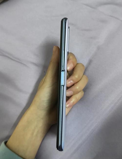 vivoiqooz1x和z1外形一样吗?