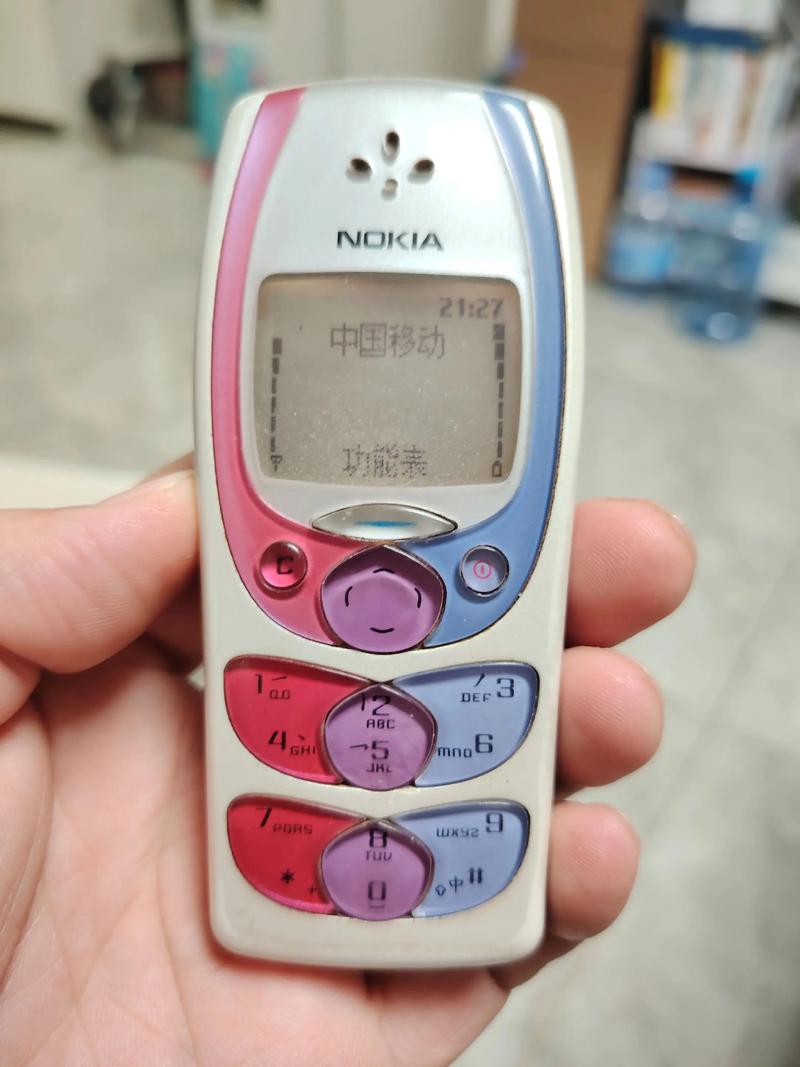 诺基亚E71和E72有什么区别啊?