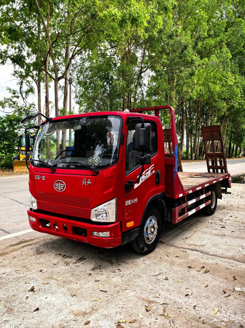 一个平板拖车多少钱啊?