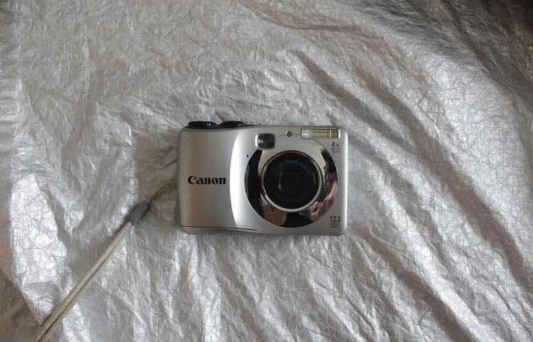 佳能相机A3300iS电池拿不出怎么办