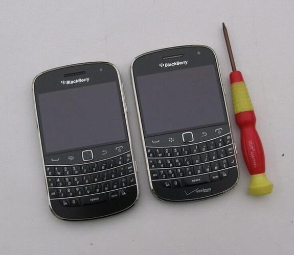 黑莓9900卡在开机界面开不开,怎么刷机?