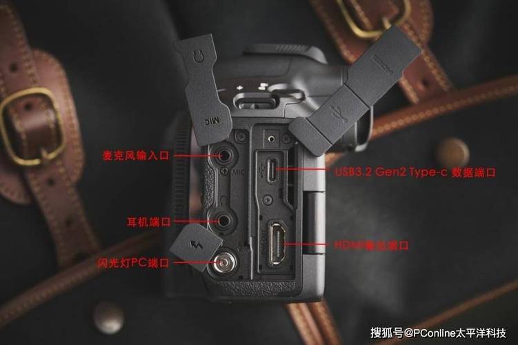 佳能照相机的充电孔在哪