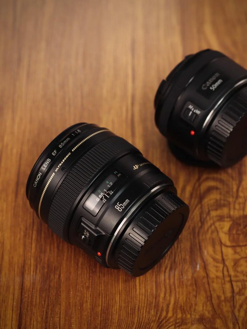 入门单反配什么镜头