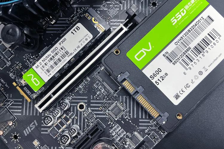 电脑配件独立显卡跟固态硬盘的区别是什么?