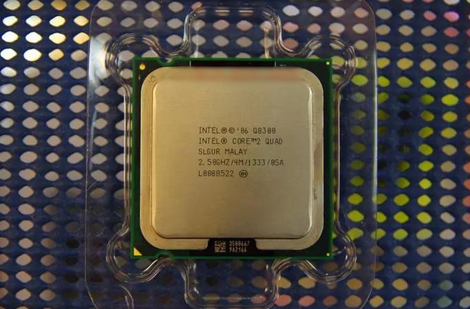 q8300四核(Intel及酷睿2四核及Q8300这个处理器怎么样)