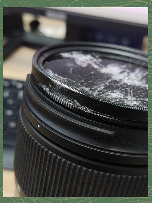 单反相机碎了前面的玻璃,我想问问还有没有救?