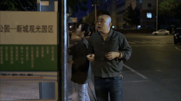 第二十二条婚规宋小宝拿的是什么相机