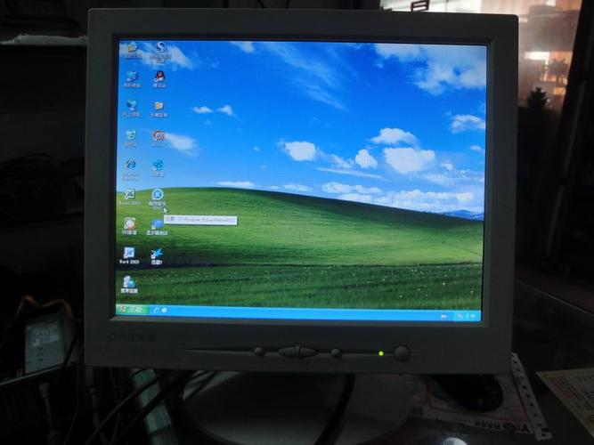 液晶屏电脑什么时候发明的?什么时候在中国上市的?