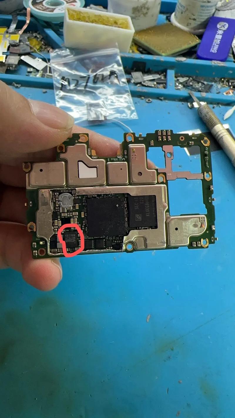 请问,OPPOr15摔了一下黑屏了,但是可以接电话充电,这是内屏坏了还是显示...