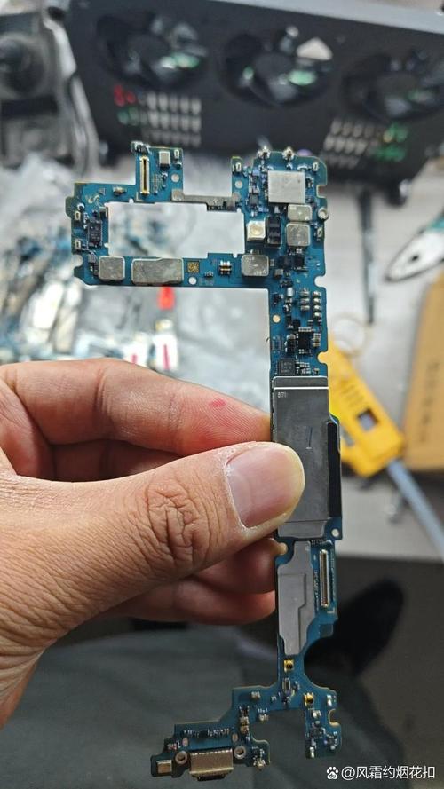 OPPOR15手机摔了一下黑屏了,但是有声音,闹钟也会响,可以修嘛?这大概是...