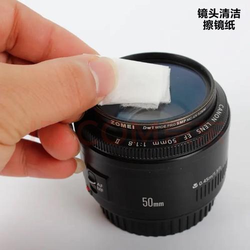 数码相机的镜头不小心被手指摸到了,有手印,怎么清理?