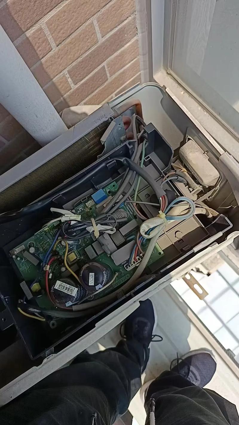 美的空调换主板多少钱?