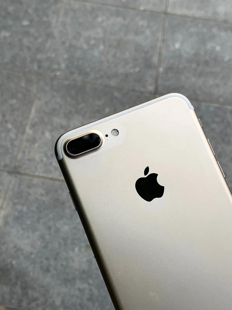 苹果7手机是双扬声器吗