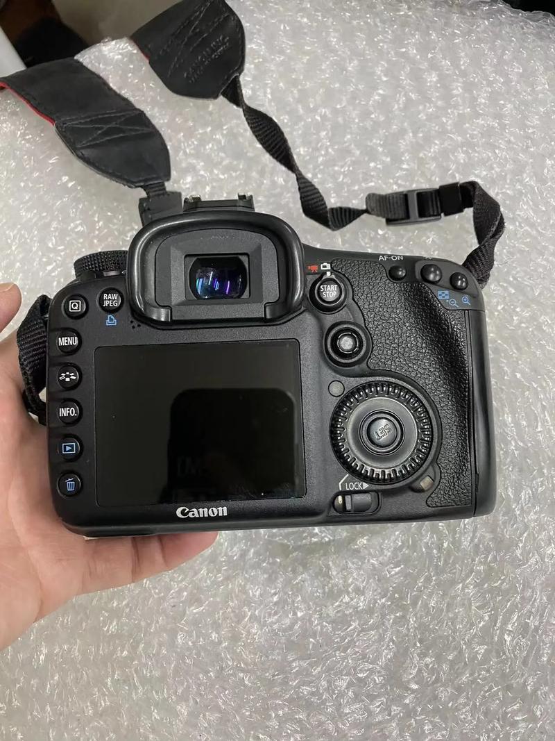 现在佳能7d值不值得买了