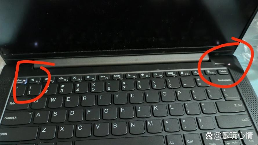 笔记本不小心按到键黑屏了