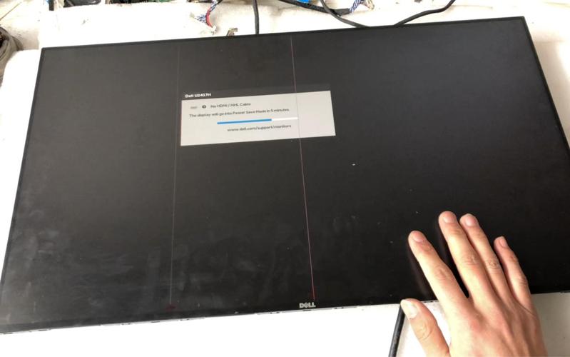 戴尔笔记本电脑换屏幕戴尔笔记本屏幕坏了换一个大概多少钱