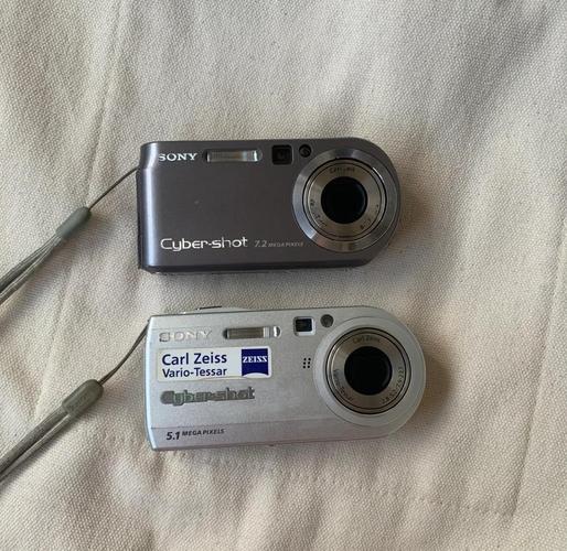 12年的索尼相机是ccd吗