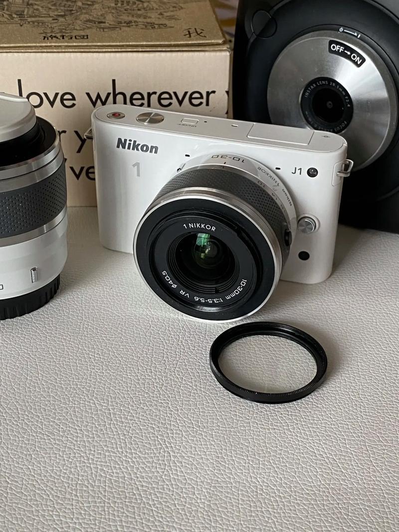 尼康微单J1有2个镜头``一个短的一个长一点`请问区别是什么?