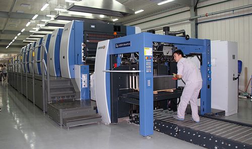 在铁皮上印刷彩色图案的是什么机器