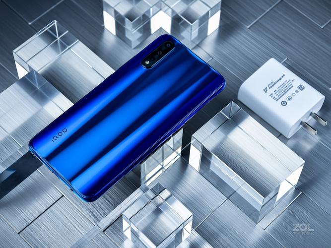 iQOOneo855和opporeno2哪个配置更好