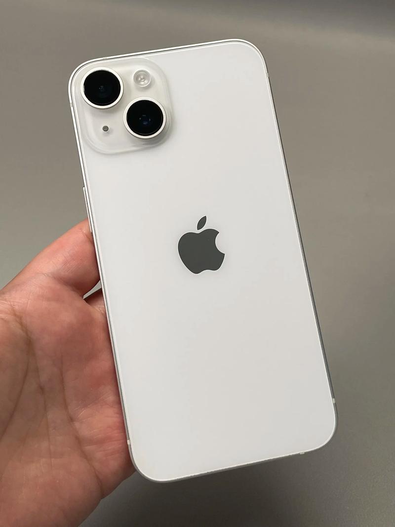 iphone14星光色和白色的区别