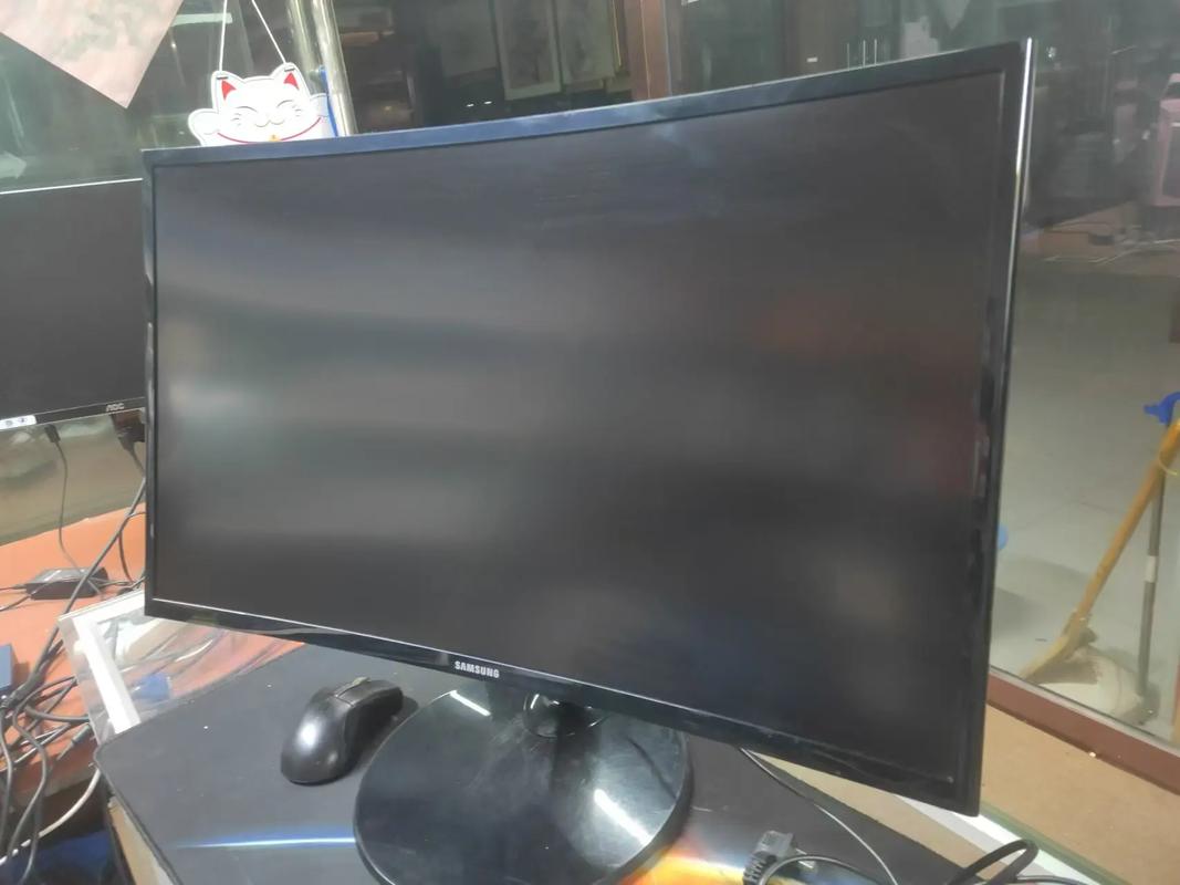 ...三星的。在网上下单买的是s27e591c,白色。买回来用鲁大师看到是s27...