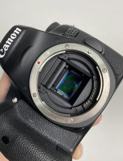 佳能70d镜头可以用在佳能5d3上面吗?