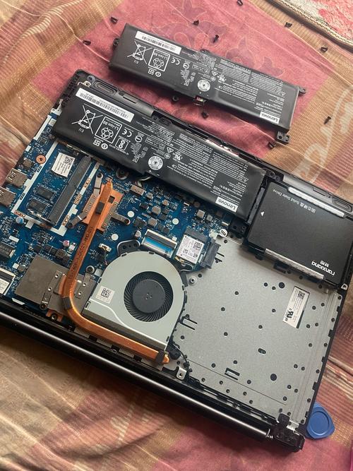 联想ideapad320如何加内存条?