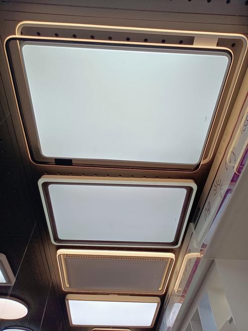 为什么飞利浦的灯比欧普的贵