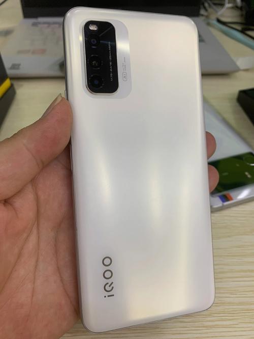 vivoy53st2版跟iqooz3哪个好