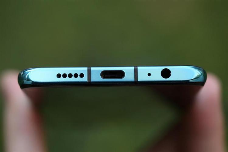 华为手机耳机孔在哪?