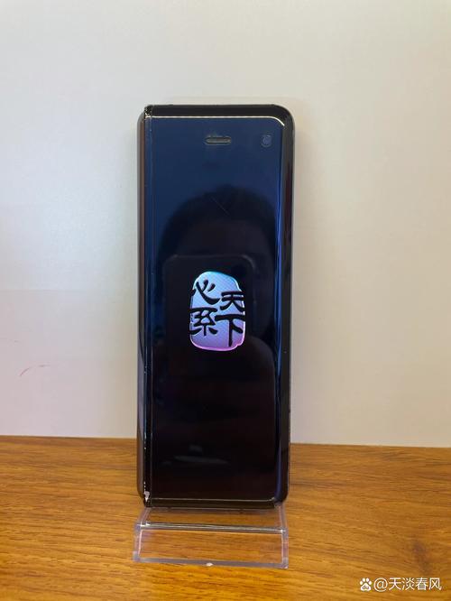 三星f9000在哪插卡