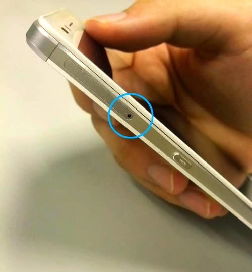 魅族m15怎么插SIM卡?