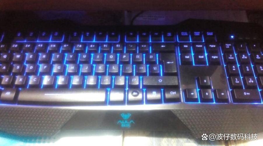 机箱关了键盘还亮着