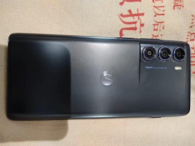 motos30屏幕是lcd吗