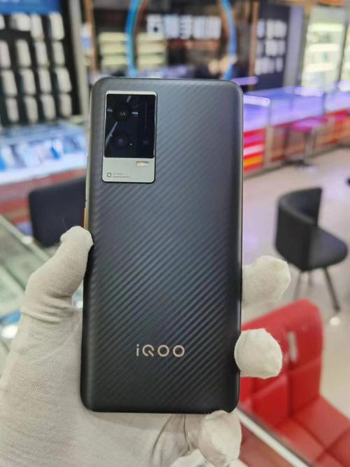 iqoo8pro是蔡司镜头吗