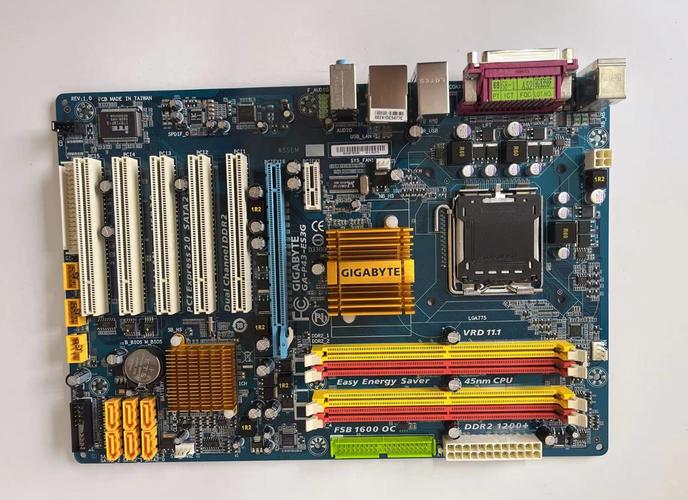 奔腾e5800的cpu配gt650显卡可以吗