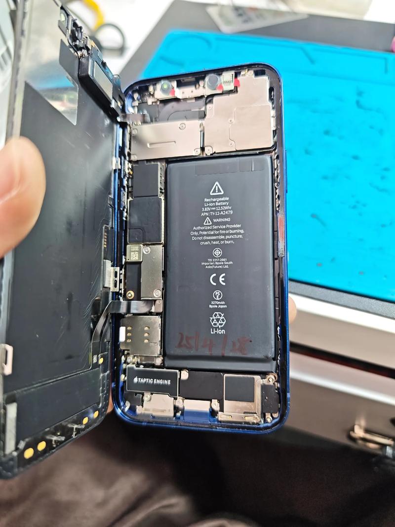 去苹果授权店换电池靠谱吗