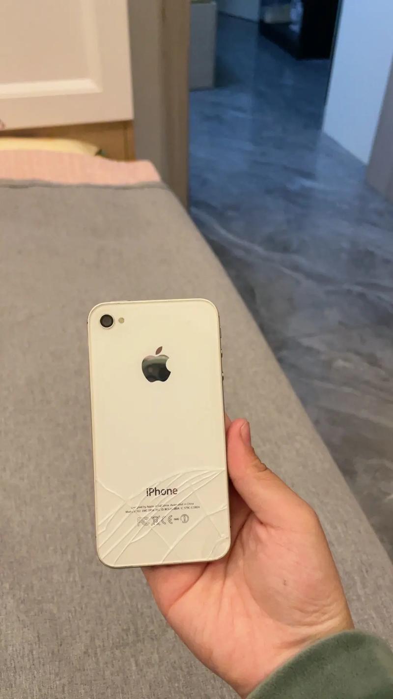 苹果4刚出来多少钱