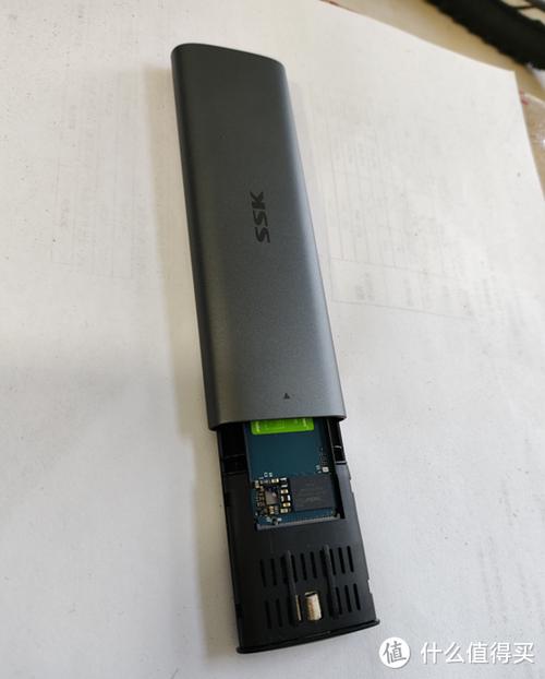 ssk移动硬盘里面的硬盘是5v电压可否接到台式机箱里的电源?