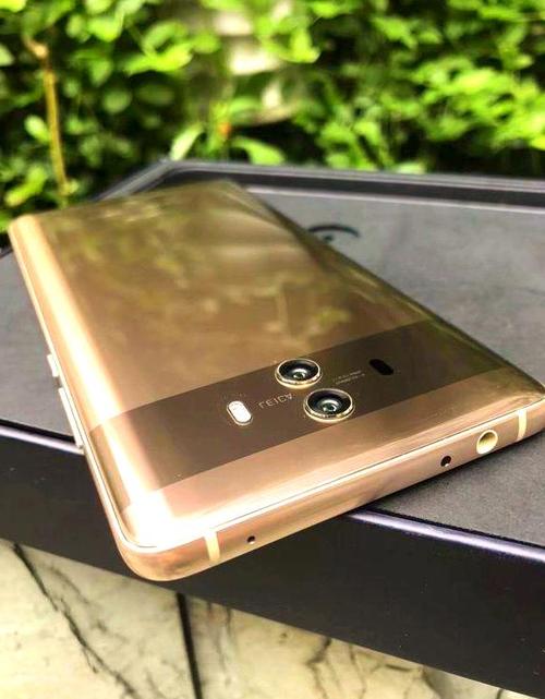 华为mate10pro是曲面屏吗?