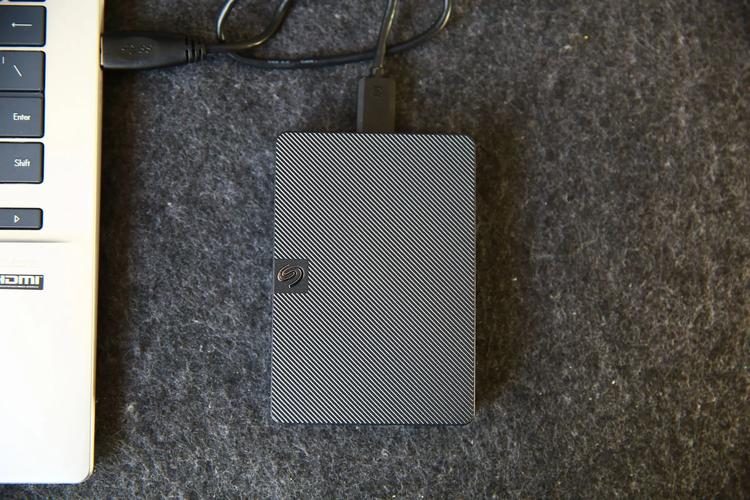 希捷与西数的移动硬盘哪个好