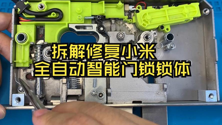 小米智能门锁怎么拆下来