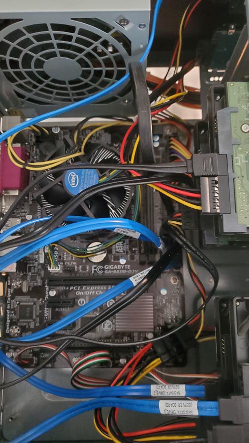 如何正确安装和拆卸Intel/AMD原装CPU风扇?