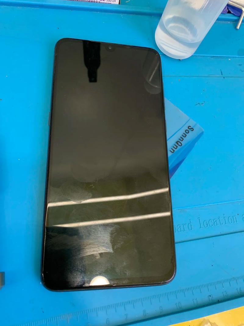 小米cc9pro屏幕屏幕碎了和屏幕漏液了需要多少钱?