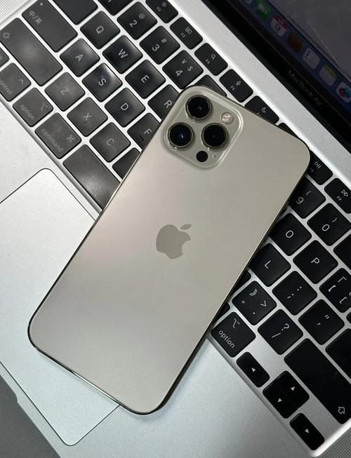 苹果12寸macbook15款和16款区别