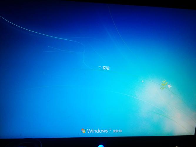 开机显示器黑屏,主机运转正常。