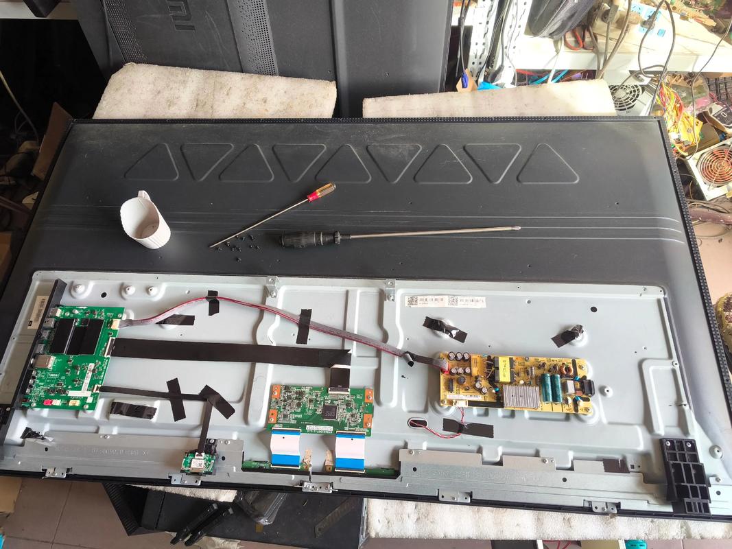 43寸电视背光灯老是亮暗交替,该怎么维修?