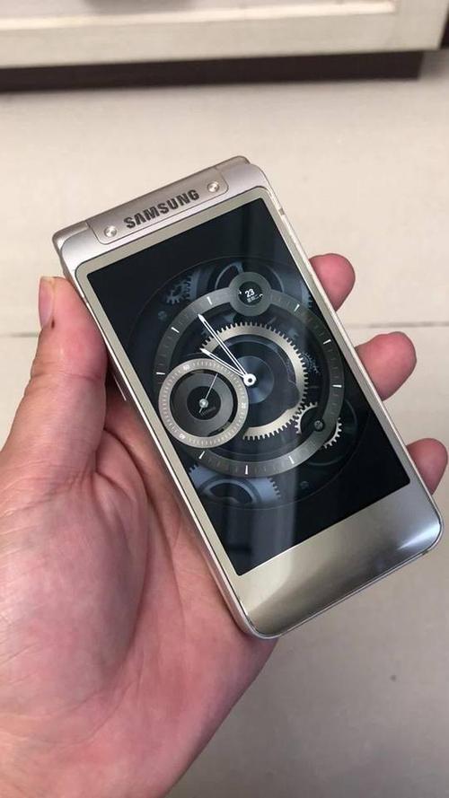 三星w2016优思版跟正版有什么区别?