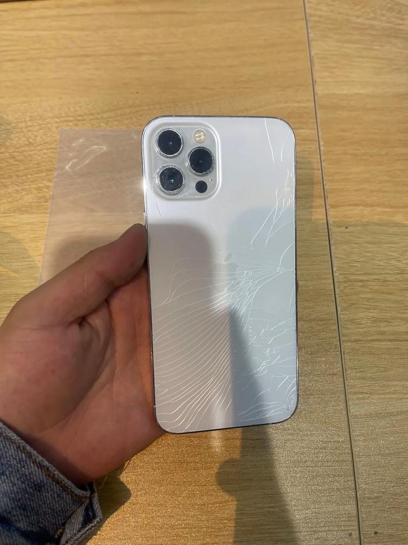 苹果12手机后盖碎了换一个多少钱